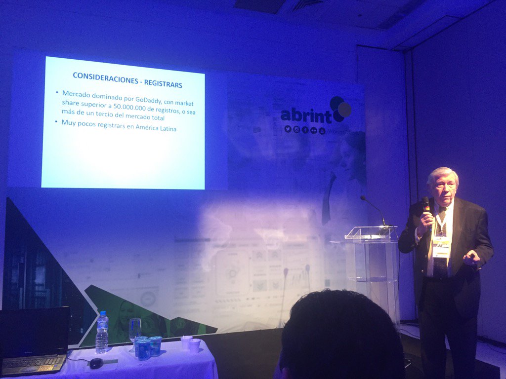 finkdaniel's tweet photo. Tony Harris sobre o papel dos provedores na @ICANN_pt #ISPCP durante o #8isp #abrint2016 https://t.co/1kXpx4uUG6