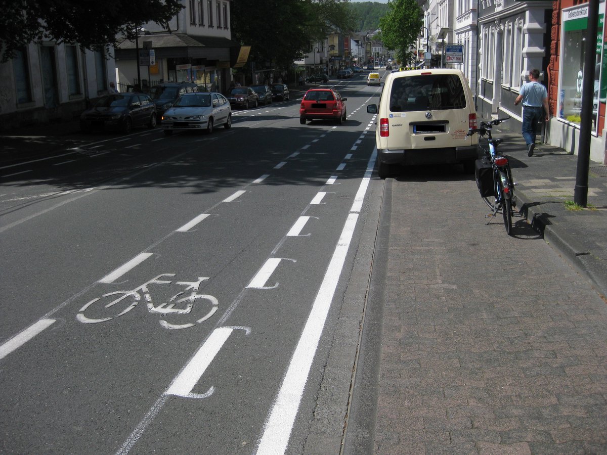 Radverkehrsinfrastruktur ausgebaut #Arnsberg #Schutzstreifen #RadverkehrAR #masterplanmobAR

sauerlandticker.de/2016/05/radver…