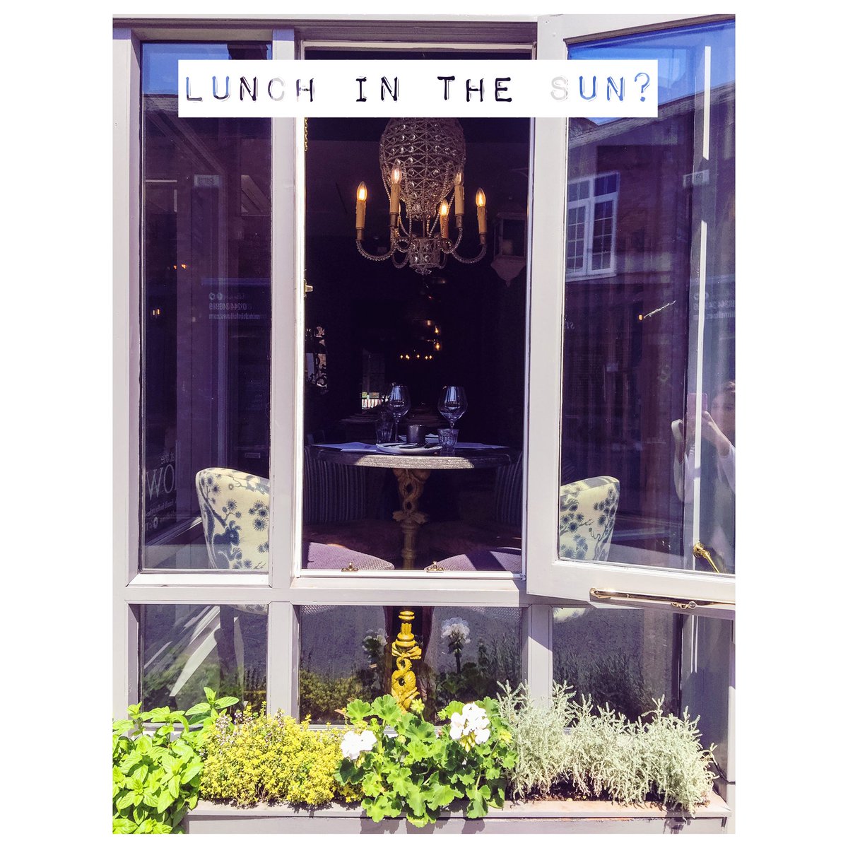 Dining 'Al Desko' is no fun on your Lunch Break so swap it for a quick dose of Sunshine &amp; Out-of-office dining 💛🌞