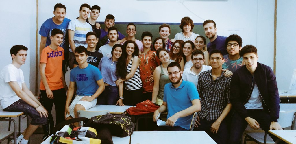 ojalaelsol's tweet photo. #cuandoeresfelizsetenota cada uno se lleva un trocito de mi, y es por eso que hoy soy más jirafa que nunca. Gracias https://t.co/oFKYhlOxQM