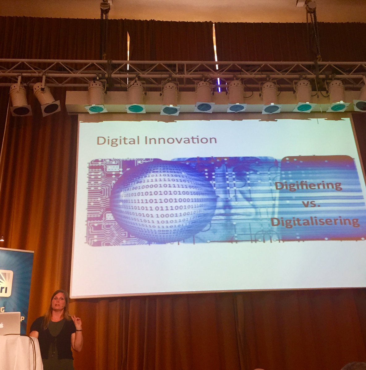 snabbfoting's tweet photo. Ditital innovation #esbri #estrad #föreläsning #ditialisering #digifiera https://t.co/Q0luoHMbOD