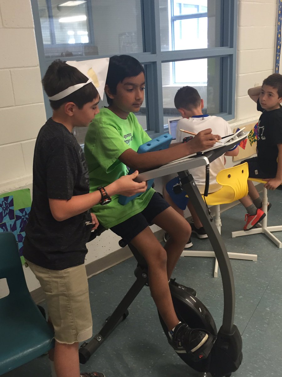 ThomasMoreOCSB's tweet image. #stmOttawa aiming to have exercise bikes in all classrooms. #flexible learning #activebrains