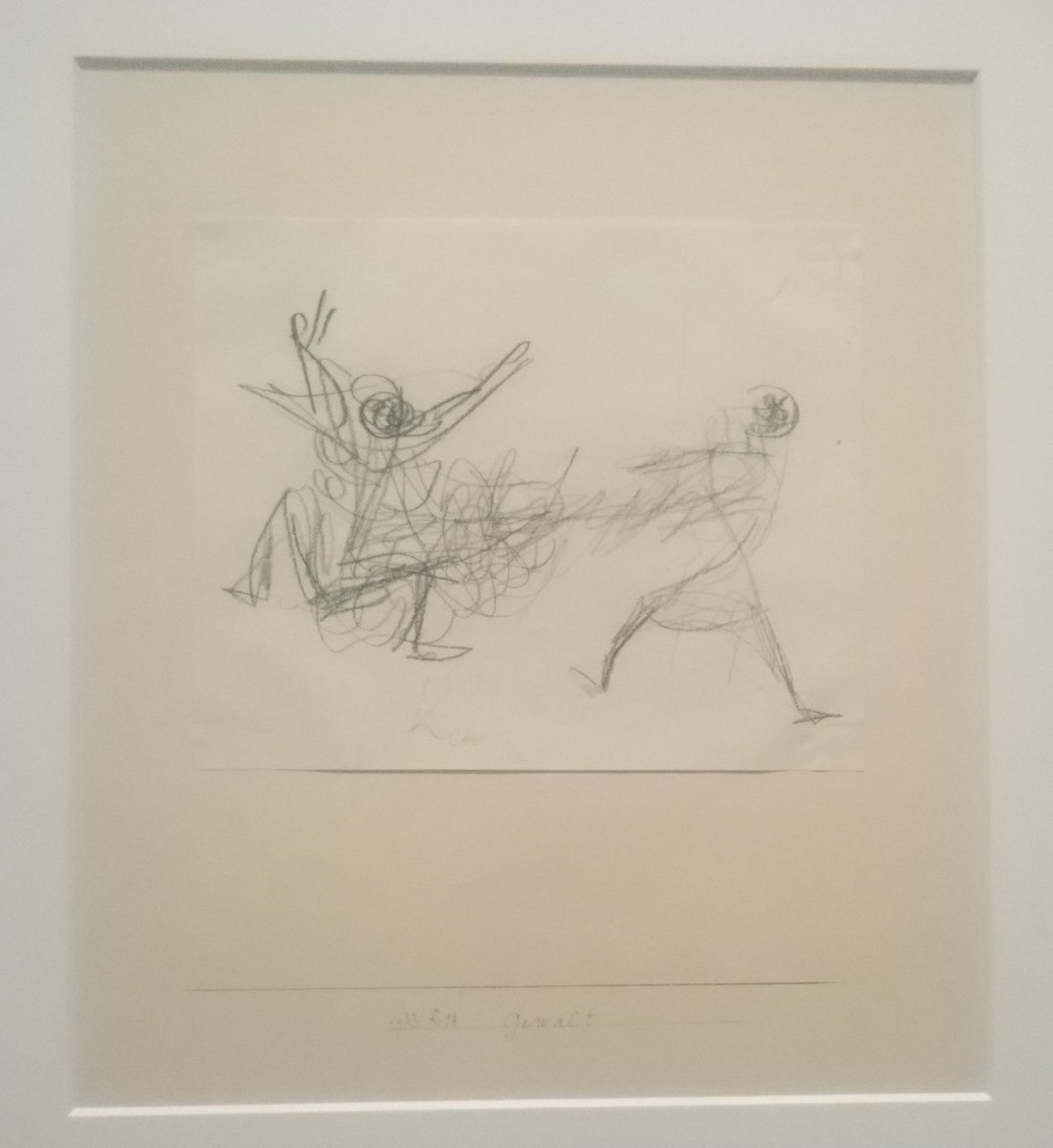 Arrivée d'Hitler au pv: #Klee transpose l'angoisse ac des hachures&amp; représente d personnages dansant de peur
#smv246