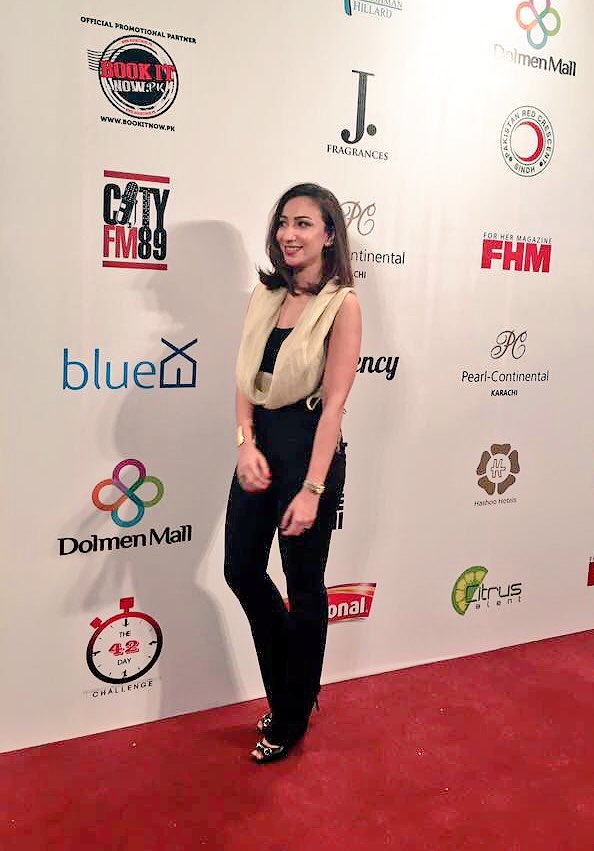 pakistan_fhm's tweet photo. @Anoushey_a spotted at fight night with the superstar boxer! #fhmpakistan #phegencypr #hblsuperstarboxingevent https://t.co/d7CBeuTKKM