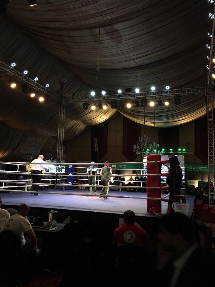 pakistan_fhm's tweet photo. First amateur fight of girls from Lyari at the fight night with the superstar boxer! #fhmpakistan #hbl #phegencypr https://t.co/JWNg9Tyh1G