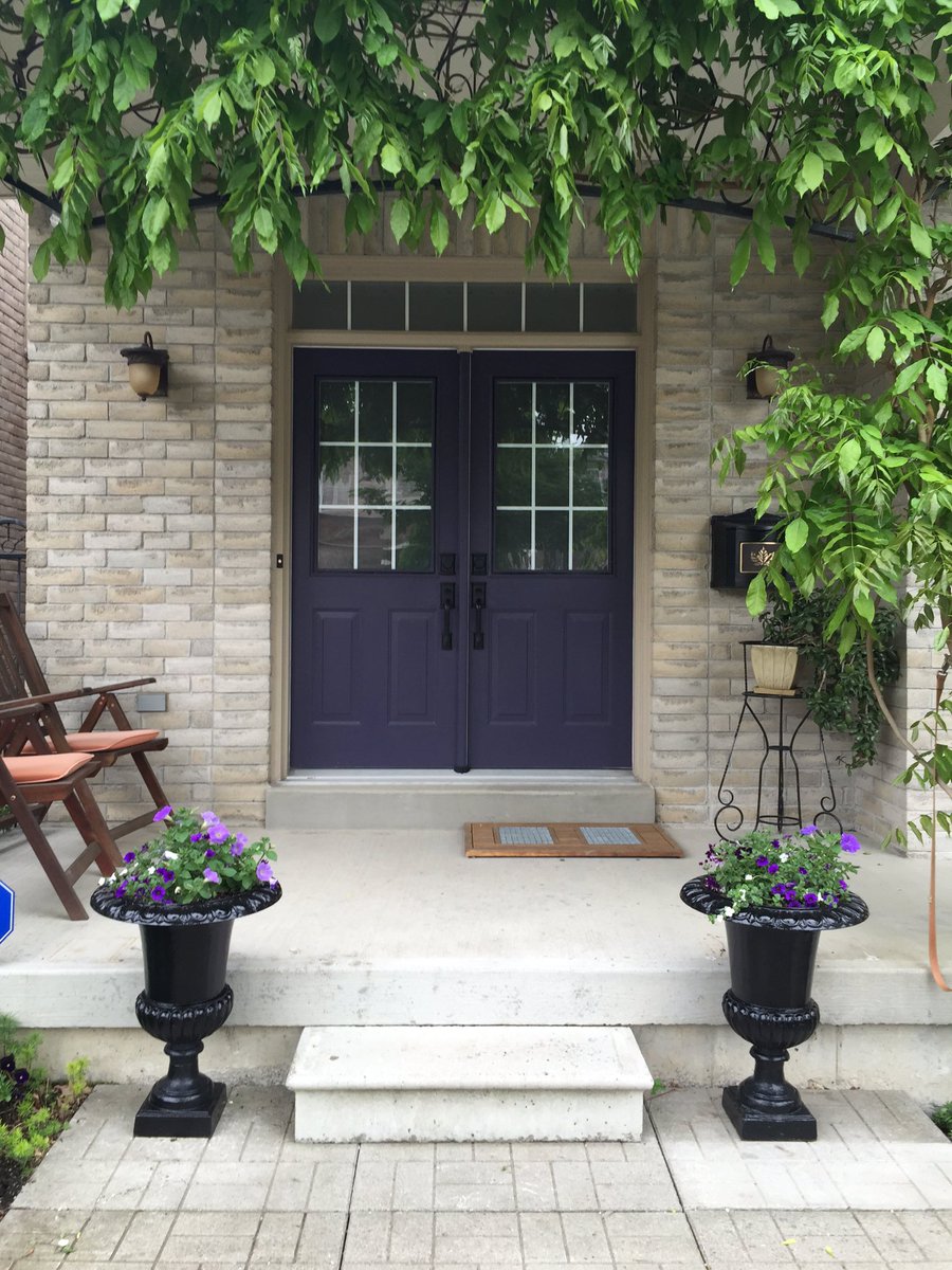 CPudel's tweet image. @Lowes_Canada @HGTVHOMEPlants @HGTVMag got these flowers at Lowe's! Add instant curb appeal! stephenhladysh.com