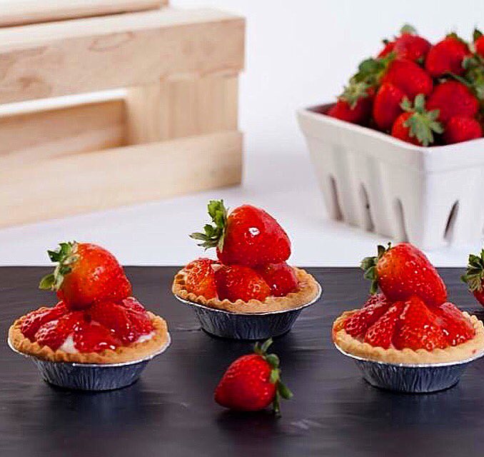 Have never wanted anything as much as we want these Strawberry Cutie Pies! 🍓🍓 #strawberrypie #morrisoneats #dessert