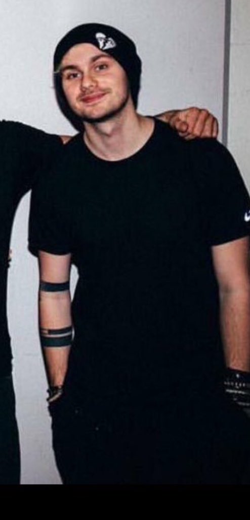 mgcsmiIing's tweet photo. I need to meet michael in every outfit he has pls https://t.co/qTTURlfaHJ