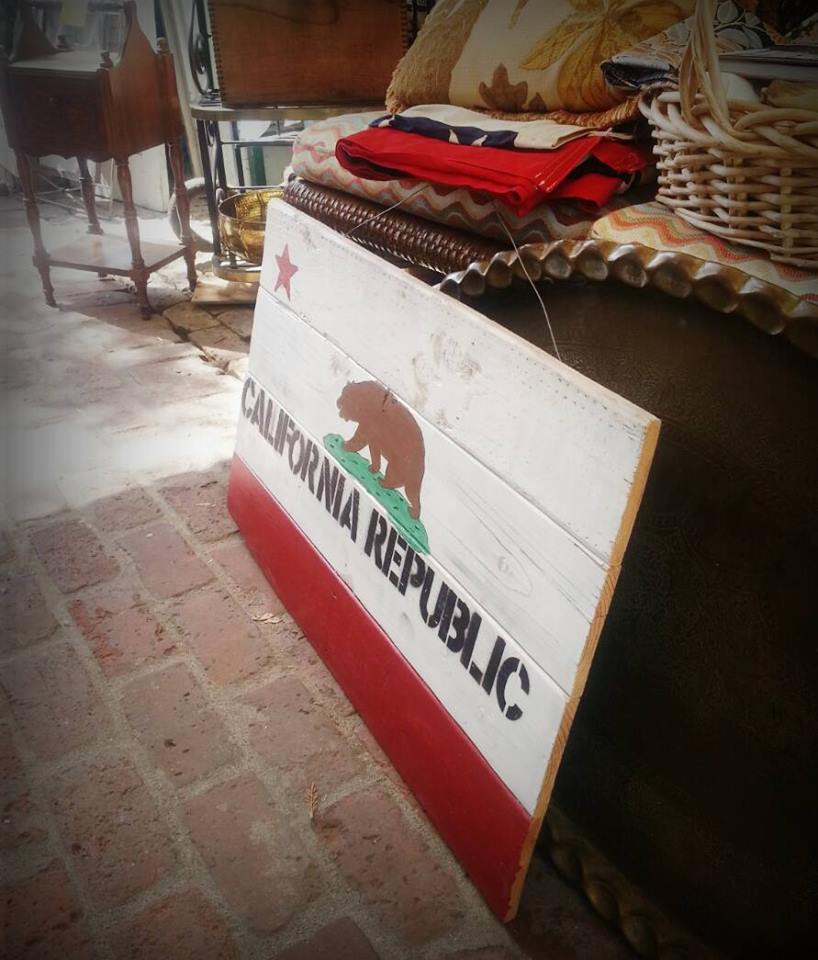 jacksbagels's tweet photo. We love our home
#carpinteria #bestbeachtown #california #californialifestyle #vintage #antiqueshopping #cabear https://t.co/PPxbSl5B2W