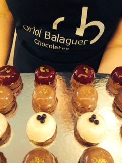 Con Oriol Balaguer en su pastelería madrileña en la presentación de su nuevo libro de recetas Bake It Simple.