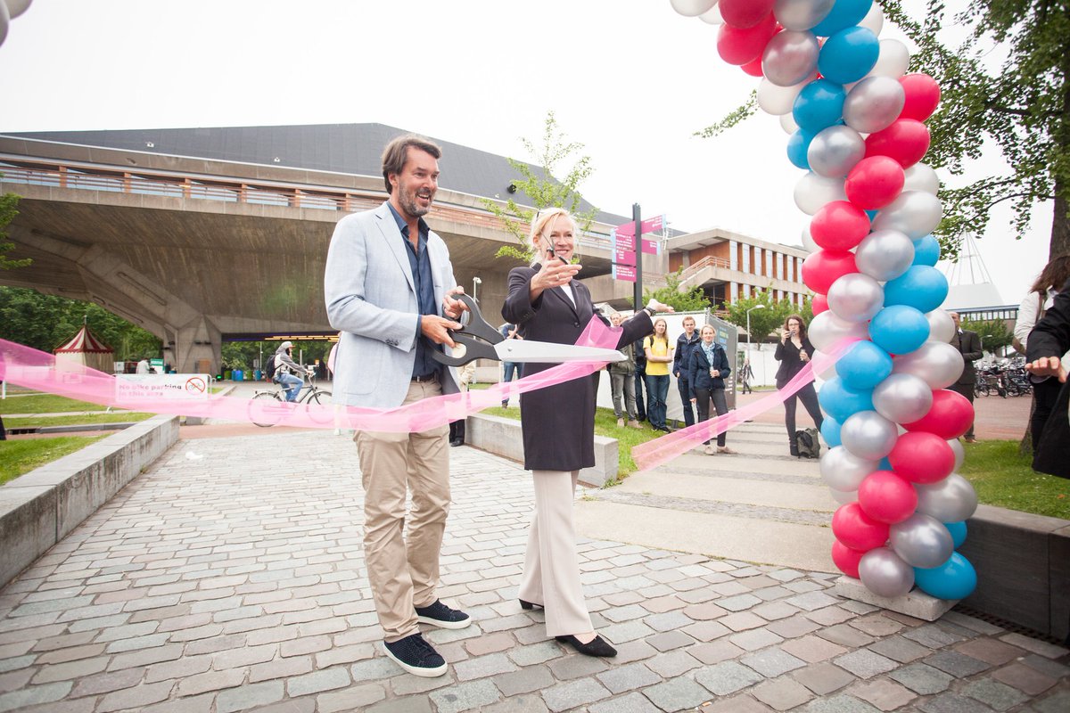 ufonds's tweet photo. And the Alumnus of the Year award @tudelft goes to... Ronald Prins from @foxit! Congratulations @cryptoron! #ufonds https://t.co/uuaETtIKMI