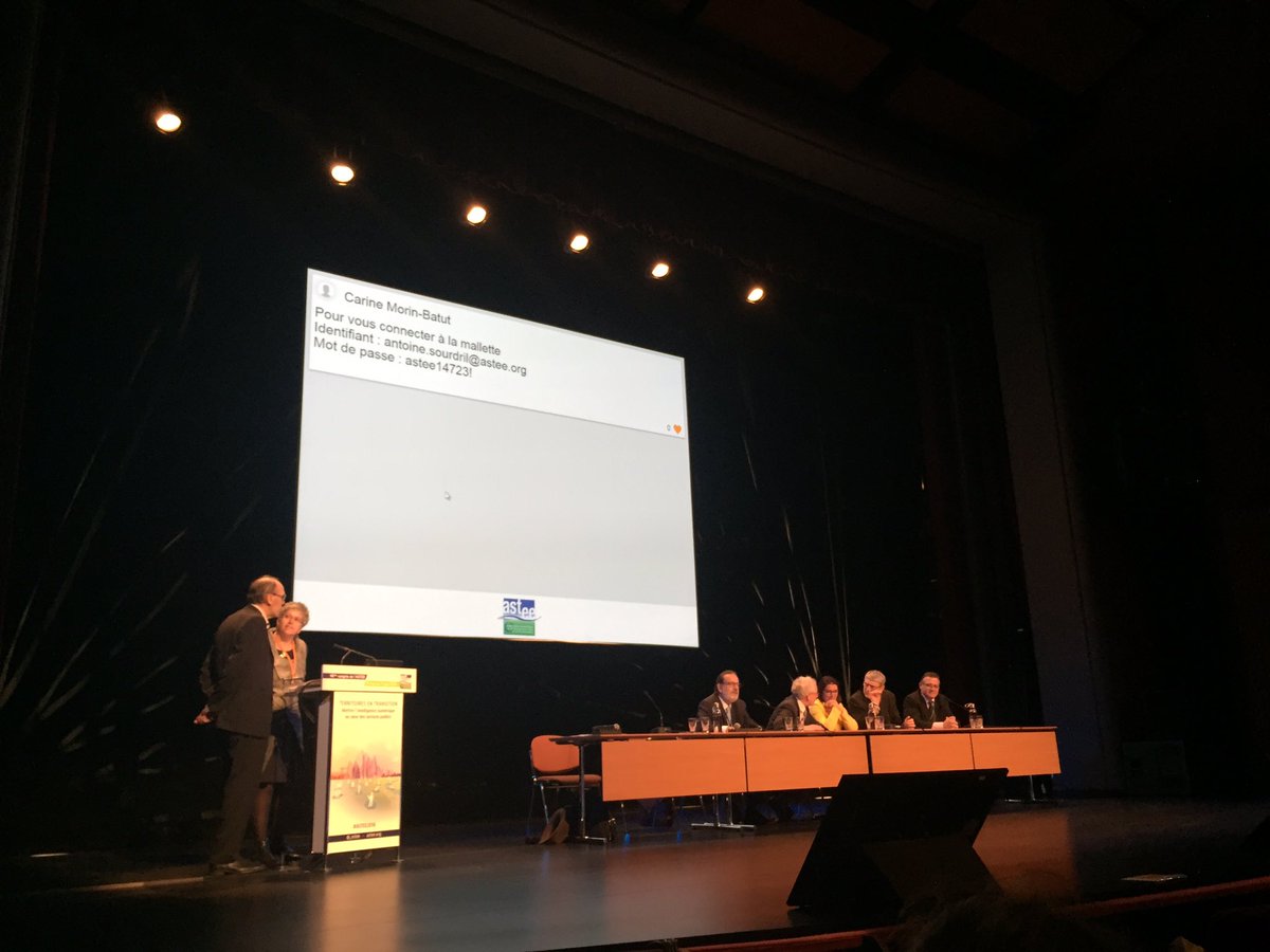 Canalisateurs's tweet photo. Signature des chartes qualité assainissement et eau au congrès de l'#ASTEE2016 https://t.co/u5fhceGUEQ