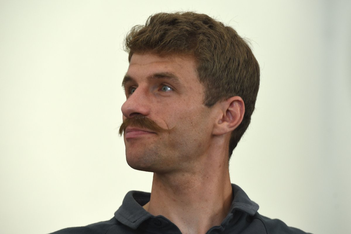 Oh là là... Thomas Müller's cool new look for #Euro2016 
Sadly it was only glued on 