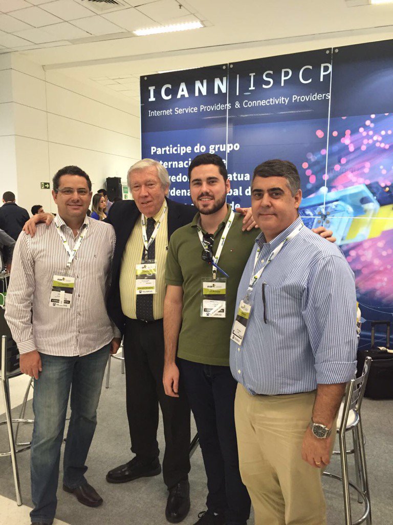 finkdaniel's tweet photo. Carlos e Vinicius Linden (pai e filho) da TCA com Tony Harris e @johnlforman. #ispcp #8isp #abrint2016 @ICANN_pt https://t.co/VQhHvqVfkK