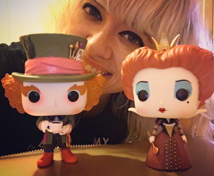 Tengo una cita pendiente con #ElSombrereroLoco & #LaReinaDeCorazones 🎬⚡️ #aliciastravésdelespejo #funkopop