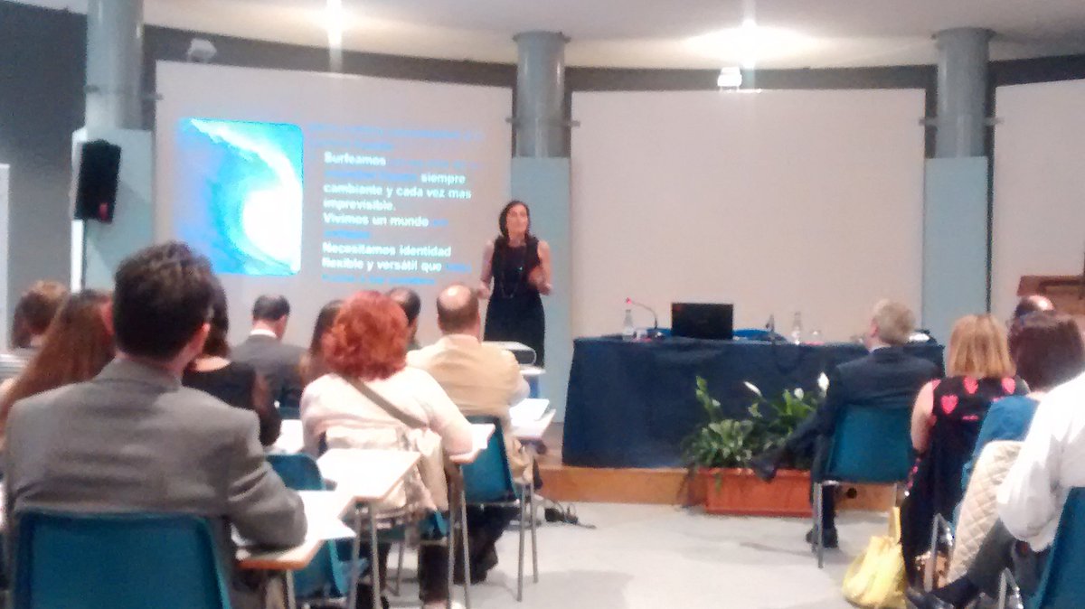 LabRevolucion's tweet image. La #TransformacionDigital es clave en personas y organizaciones en esta era &apos;líquida&apos;. @evacolladoduran @AES #RRHH