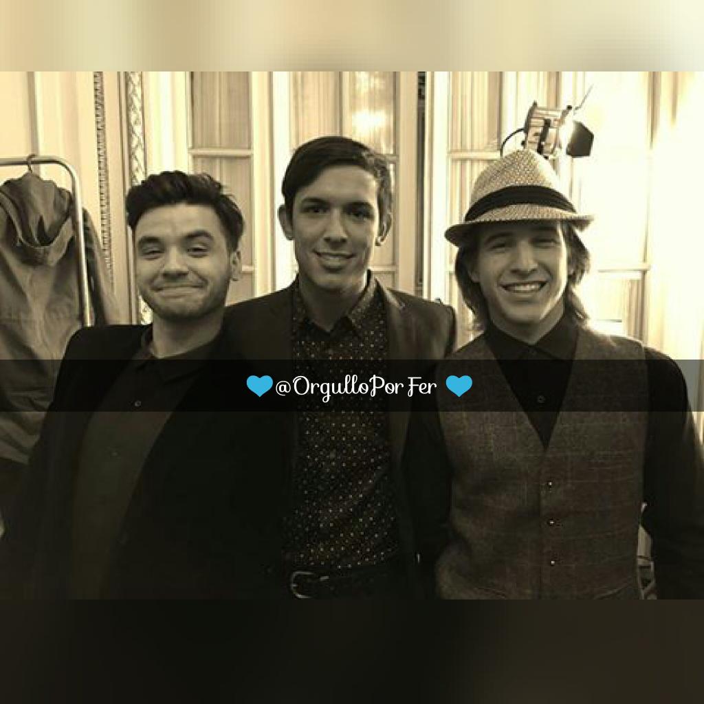 OrgulloPorFer's tweet photo. Ustedes no lo sabrán pero para mi son muy importantes ustedes me cambiaron la vida por completo .. Nunca me falten 💙 https://t.co/P20ScDwpfl