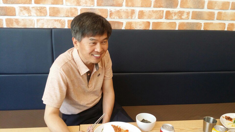 apache_tv's tweet image. #아파치증권사관학교 에  #오프라인교육 이 실시되었습니다.
오늘이 교육이틀쨰입니다.
연일 수익으로 회원들의 미소가 입가를 떠나지 않고 있네요
점심시간.. 교육생중 한분이 운영하는 한식뷔페로 고고씽 하였습니다.