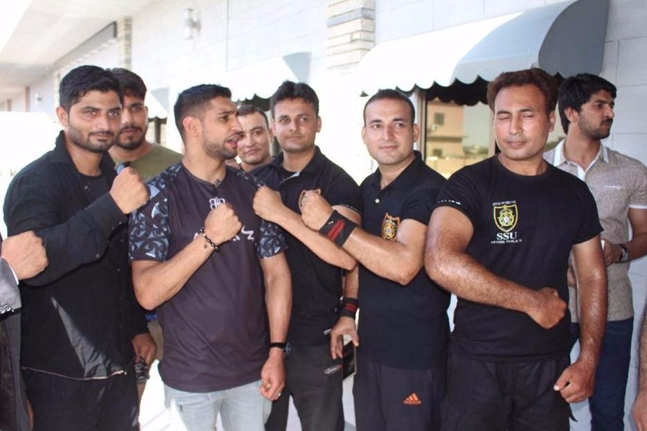 elitesindh's tweet photo. Mr. Amir Khan offered to provide training to Boxing Team and commandos of SSU – 02-06-2016. https://t.co/axF9UibKfI