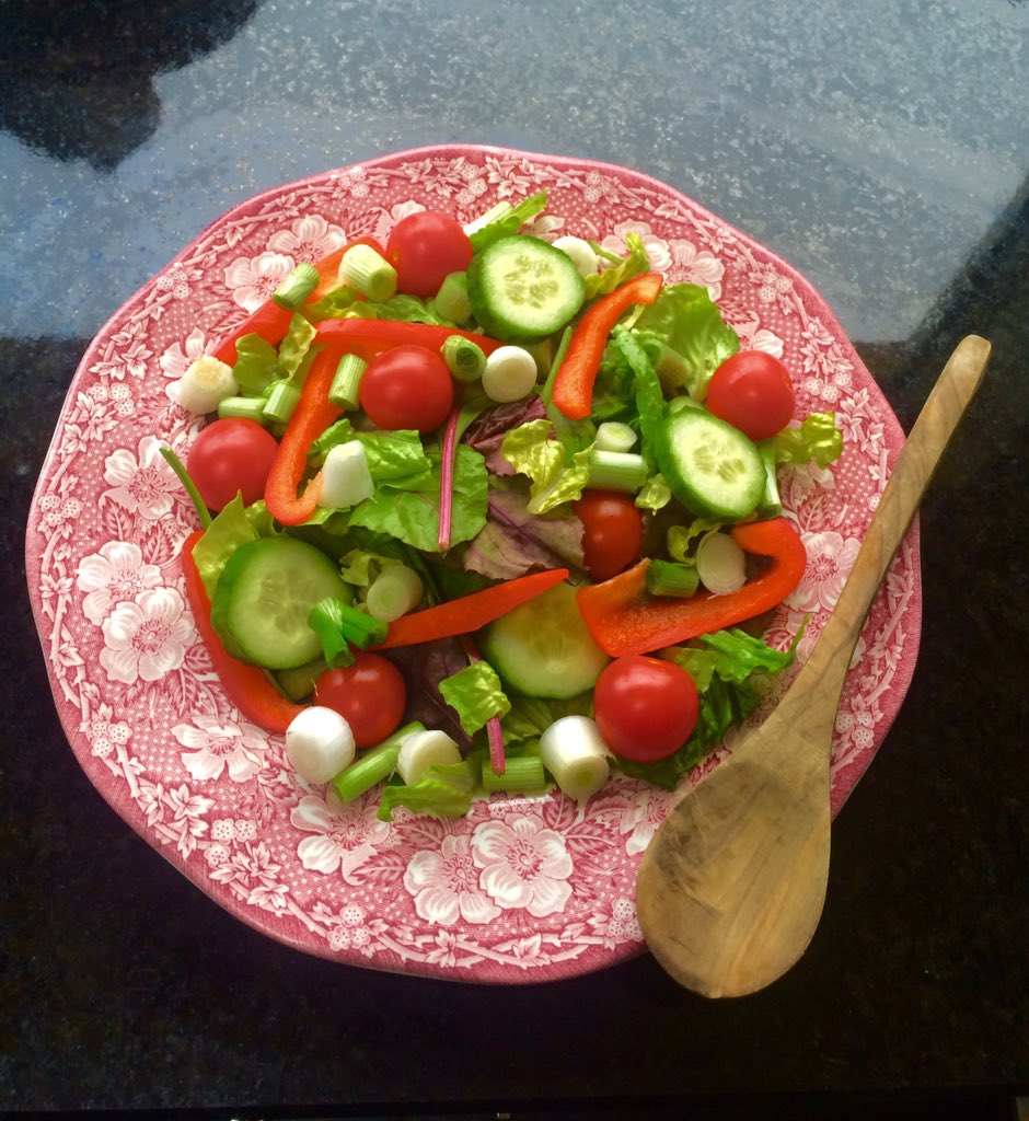 HeartyHogRoasts's tweet photo. Freshly Prepared #HeartyHogRoasts Mixed Leaf Salad. At £1 per head, it is the perfect side dish for any Hog Roast 🐖 https://t.co/pj4Xw83HVl