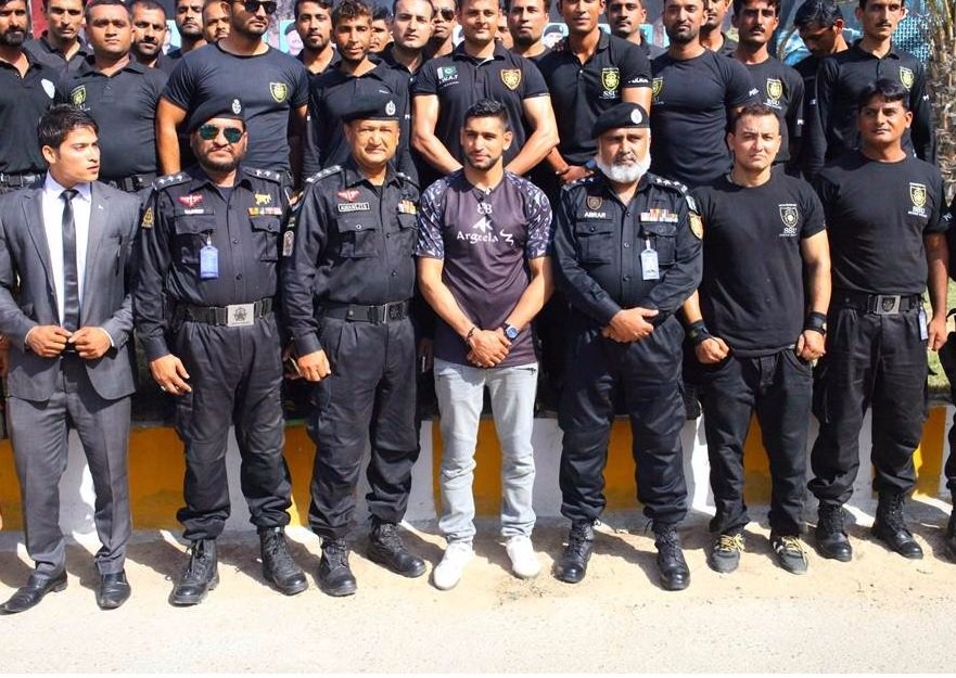 elitesindh's tweet photo. Mr. Amir Khan offered to provide training to Boxing Team and commandos of SSU – 02-06-2016. https://t.co/axF9UibKfI