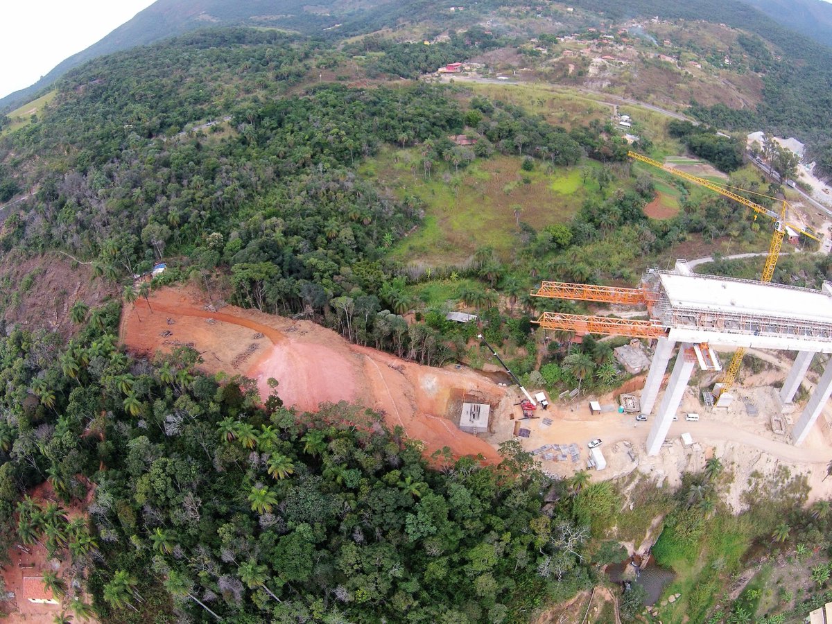 nova_381's tweet image. Após autorização judicial para desmate, a Empresa Construtora Brasil avança na obra do viaduto de 600m...