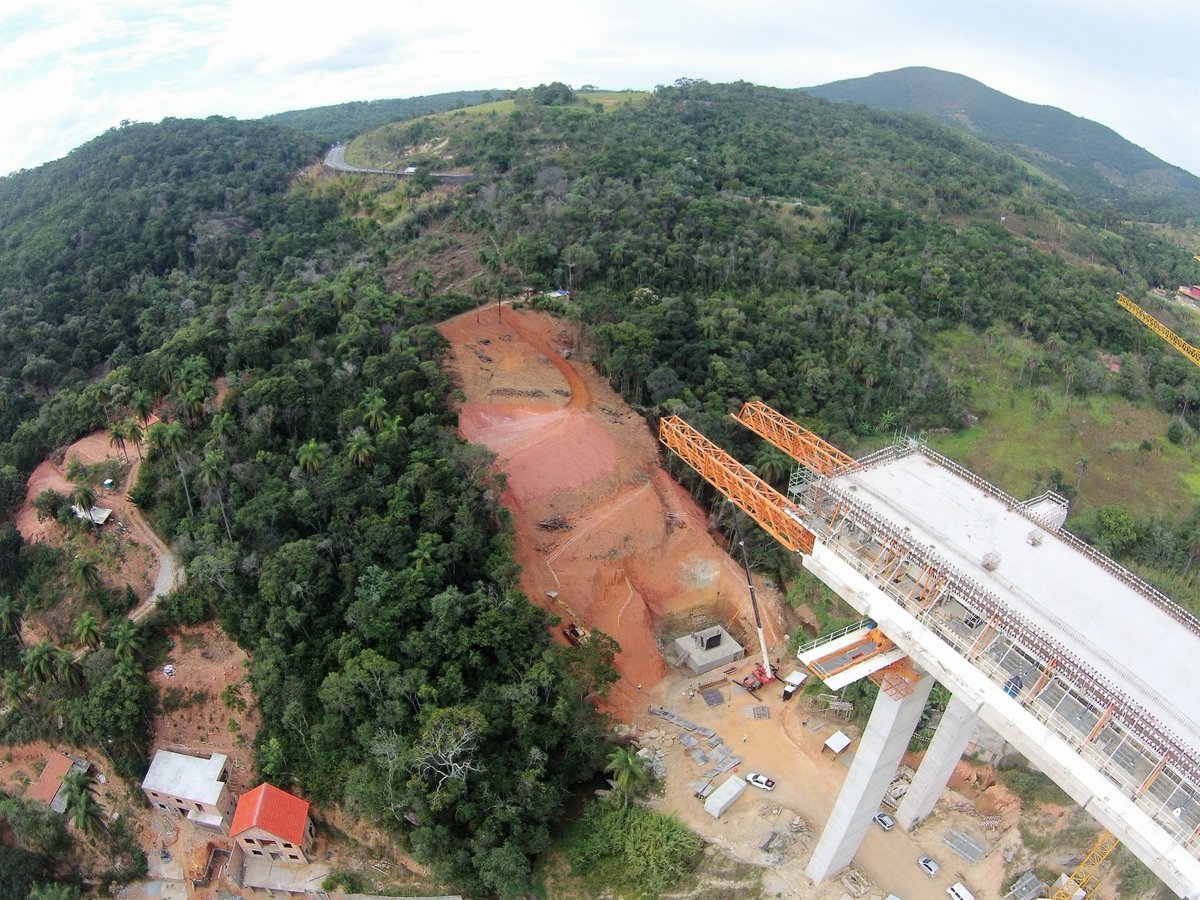 nova_381's tweet image. Após autorização judicial para desmate, a Empresa Construtora Brasil avança na obra do viaduto de 600m...