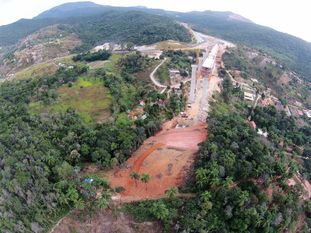 nova_381's tweet image. Após autorização judicial para desmate, a Empresa Construtora Brasil avança na obra do viaduto de 600m...
