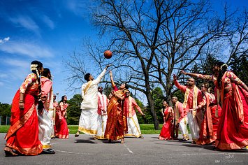 sharethebliiss's tweet photo. This wedding was a slam dunk! #WeTheNorth #WeddingPhotography https://t.co/eejQcYP0t2 https://t.co/3QSxg7cD4k
