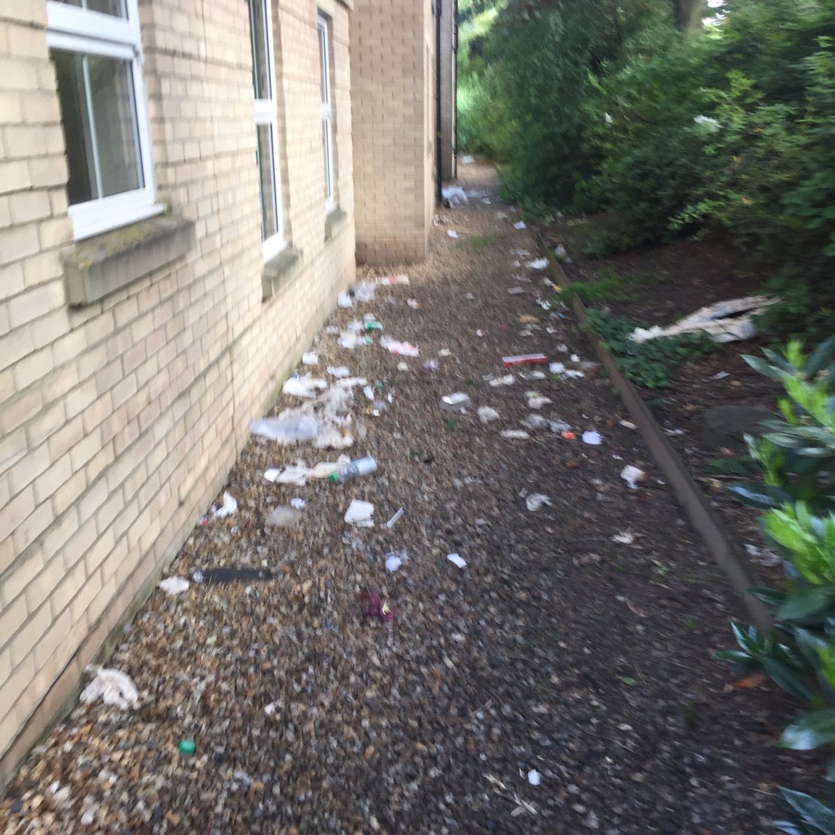SimonBugg's tweet photo. @SouthamptonCC I'm assuming as a cost cutting measure this includes not picking up litter?? https://t.co/GHHRSmv6jS