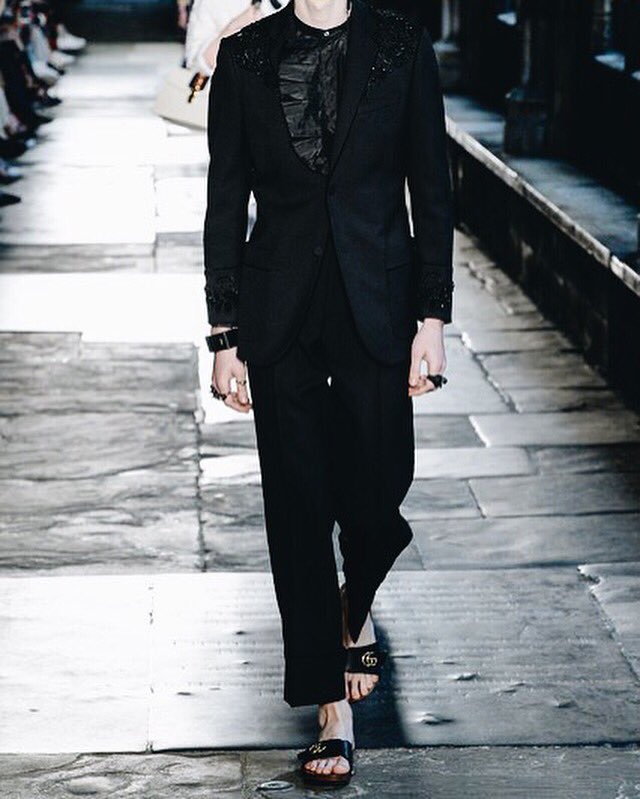 iamplusofficial's tweet photo. Beyond stunning ensembles with #AneedA on the runway π @gucci @iamwill #AlessandroMichele @wabbey #GucciCruise17 #AI https://t.co/z8D7QbK116