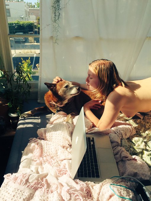 The coziest place on earth is in my little sun room. @SuperEllaNova https://t.co/9KK9h4L1TT