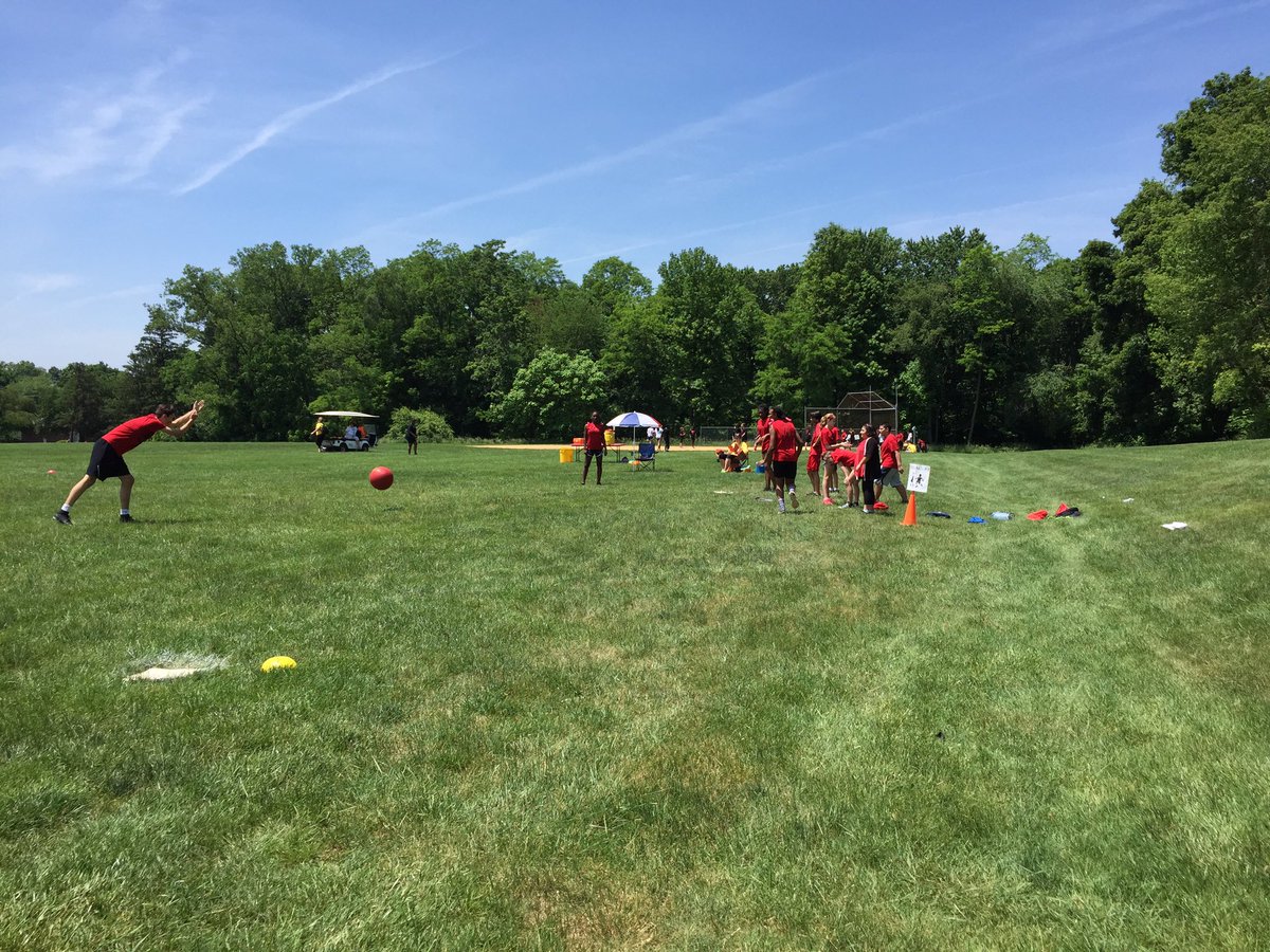 MrsJuroshek's tweet photo. Other team not here yet? Draco will #play anyway! #grateful for #lmsfieldday #spirit #lmsfun #lmshunt @LMSNation https://t.co/SifT9k3v8e
