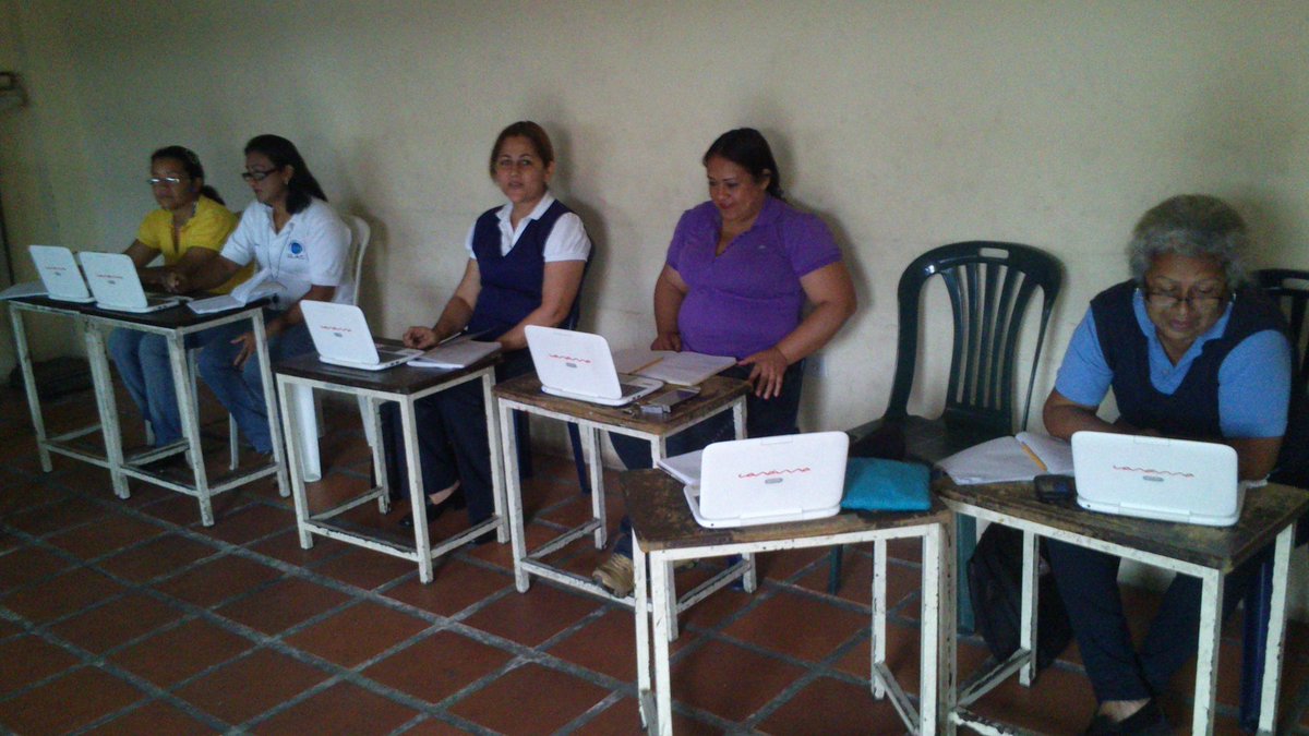 CbitFraganaco's tweet photo. Taller uso adecuado de laptop Canaima docentes Escuela Básica 23 de Enero. Anaco Edo Anzoátegui https://t.co/l3BPxuCIfD