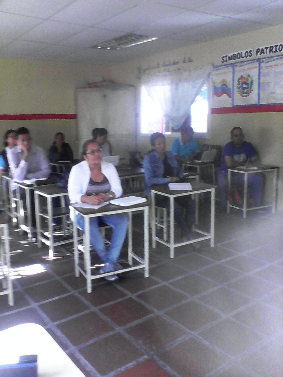CbitFraganaco's tweet photo. Taller uso adecuado de laptop Canaima dirigido a docentes de E. B José Antonio Anzoátegui, Anaco Edo Anzoátegui. https://t.co/cIfg0updrg