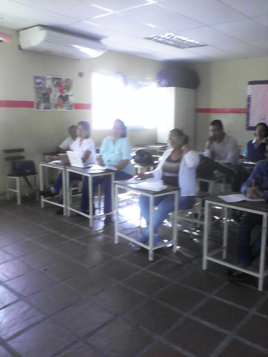CbitFraganaco's tweet photo. Taller uso adecuado de laptop Canaima dirigido a docentes de E. B José Antonio Anzoátegui, Anaco Edo Anzoátegui. https://t.co/cIfg0updrg