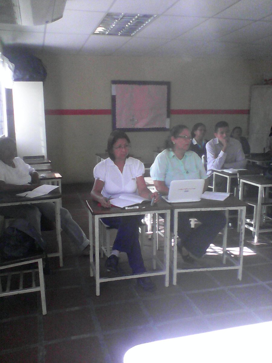 CbitFraganaco's tweet photo. Taller uso adecuado de laptop Canaima dirigido a docentes de E. B José Antonio Anzoátegui, Anaco Edo Anzoátegui. https://t.co/cIfg0updrg