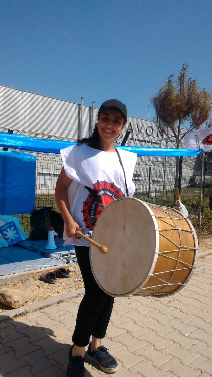 Umut_Sendikasi's tweet photo. Sendika düşmanı #avona karşı kadın işçilerin haklı davalarının yanındayız. #direnişlegüzel https://t.co/mdlXqSp9BO