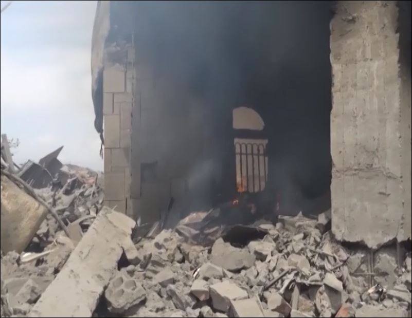 Fatikr's tweet photo. #14monthsOfSaudiWarCrimes in #Yemen
When will this war end?
Why do you stay silent?
Citizens houses #Taiz
June2,2015 https://t.co/2ucjucj0vc