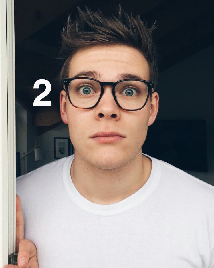 Joeys_Jungle's tweet photo. Ich kann mich nicht entscheiden... Welche Brille wäre euer Favorit? 🤓 https://t.co/iDLVpKy1jf