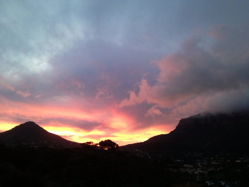 STMultimedia's tweet image. Beautiful #sunset over #houtbay tonight as seen from home
