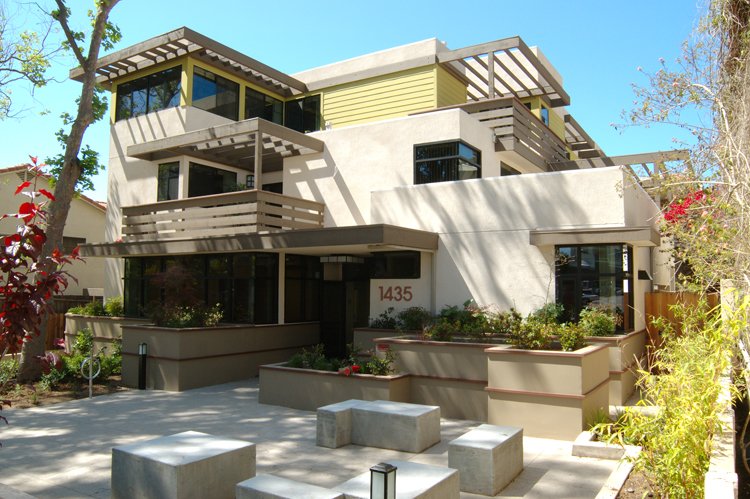 KFALosAngeles's tweet photo. #happypridemonth #HavenhurstApartments #affordablehousing #westhollywoodliving #WHCHC #weho #pridemonth #KFA https://t.co/MEDFdaaY4u