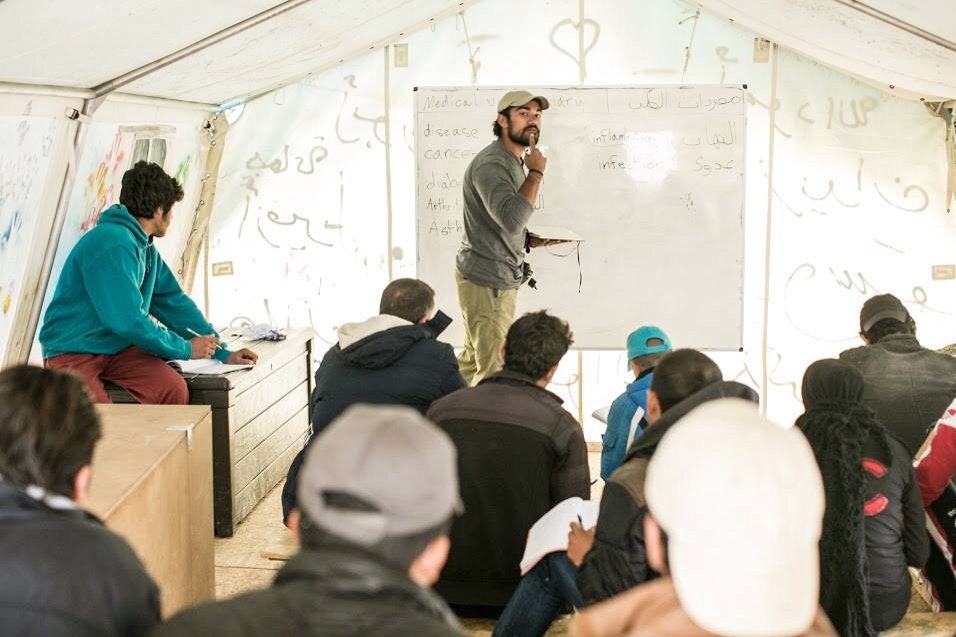 Clases de 7h en el campo de Katsikas, tooodos los días!
Inglés, alemán, matemáticas... 
Gracias a <a href="/LighthouseRR/">Lighthouse Relief</a>