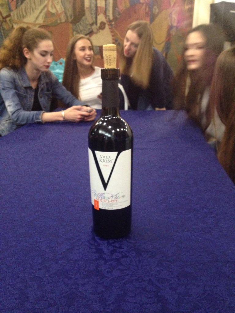 VeryGoodVera's tweet image. Работаем на корпоративах за еду