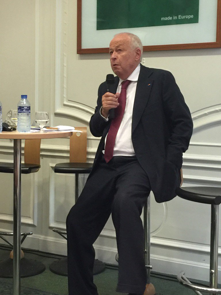 CombyCreditAgri's tweet image. A. Merieux Pdt comité de campagne #Clinatec au @ca_centrest #Bellecour