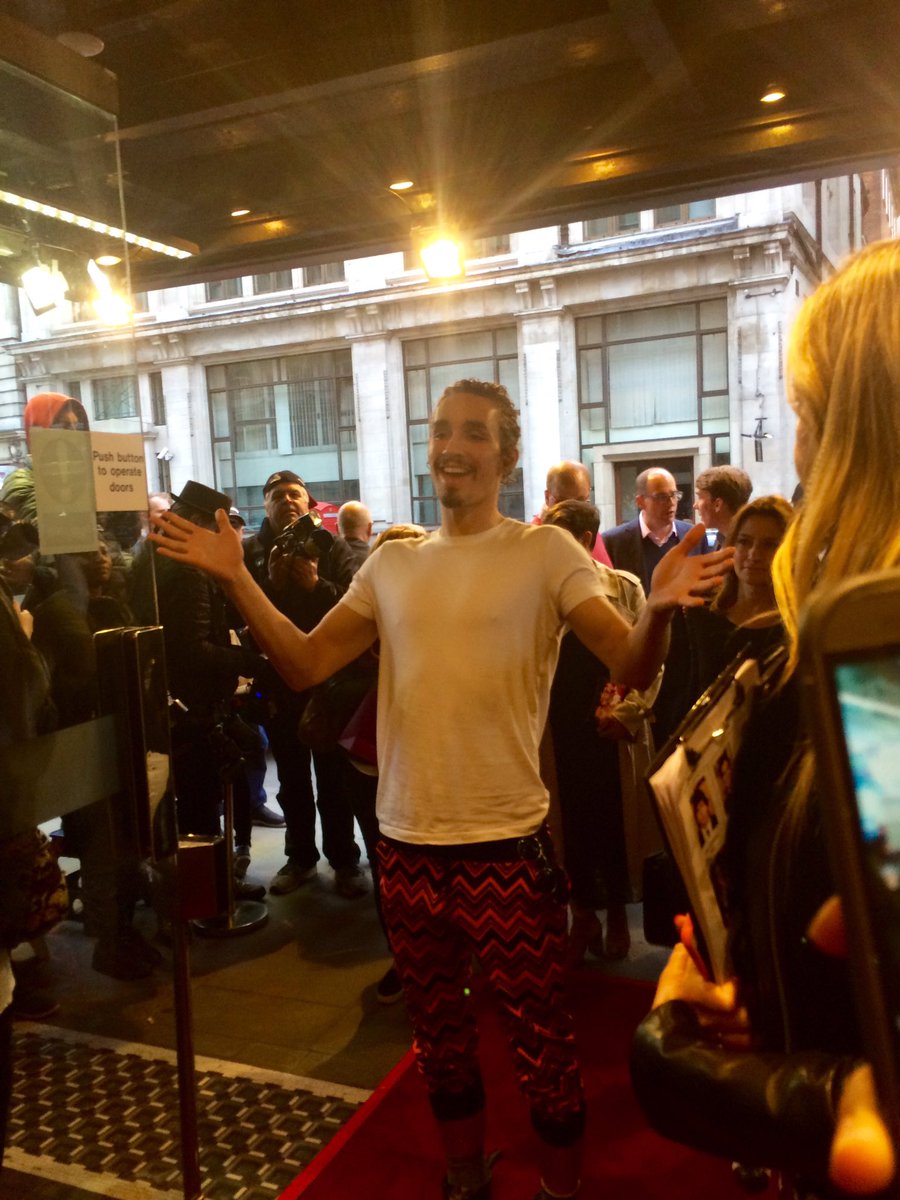 TheSpoilsShow's tweet photo. .@RobMSheehan looking excited for the premiere of #TheSpoils https://t.co/50TvL7Si1T