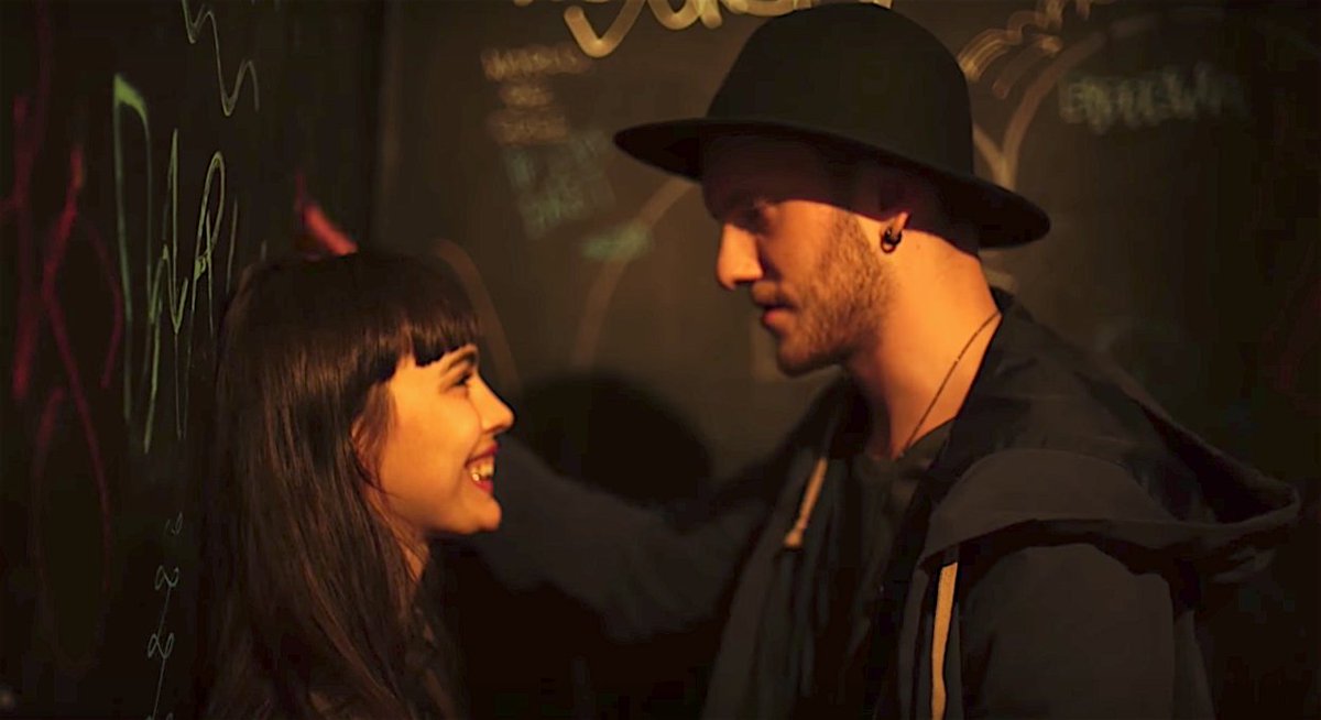 Viņš teica #PaliecPieManis, un viņa piekrita, jo viņas mīļākā grupa ir <a href="/SingapurSatins/">SINGAPŪRAS SATĪNS</a> 💞  urbanconcept.lv/paliec-pie-man…