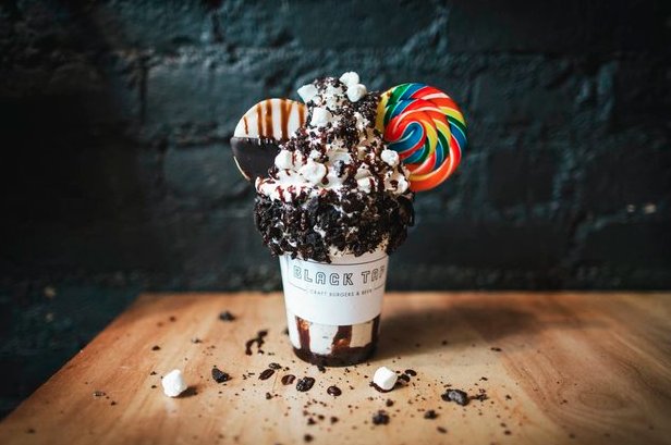 .<a href="/GovBallNYC/">Gov Ball</a> starts tomorrow. Here's what you'll be eating: thrl.st/1UjzMB6