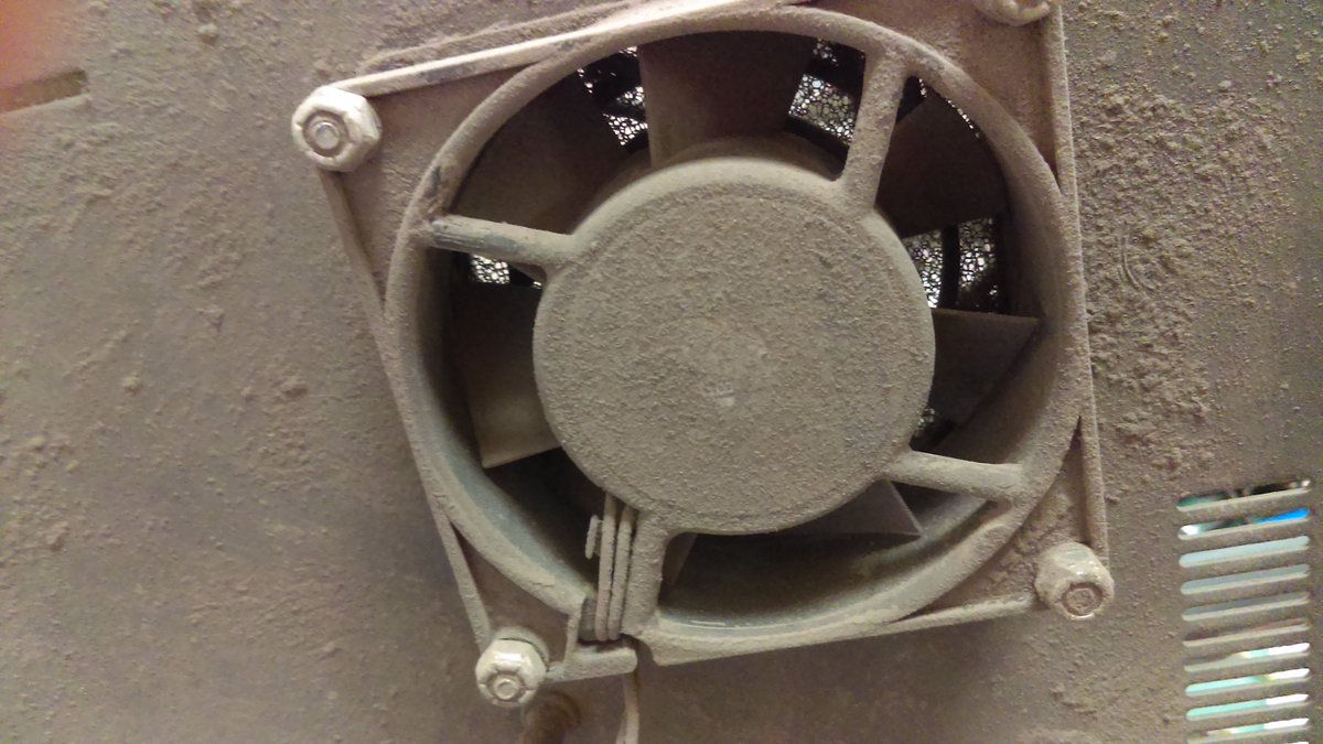 VartechSystems's tweet image. Dust bunnies, anyone?  Keep those dust filters clean! Let&apos;s see how this #ruggeddisplay cleans up! #ruggedlcd #dust