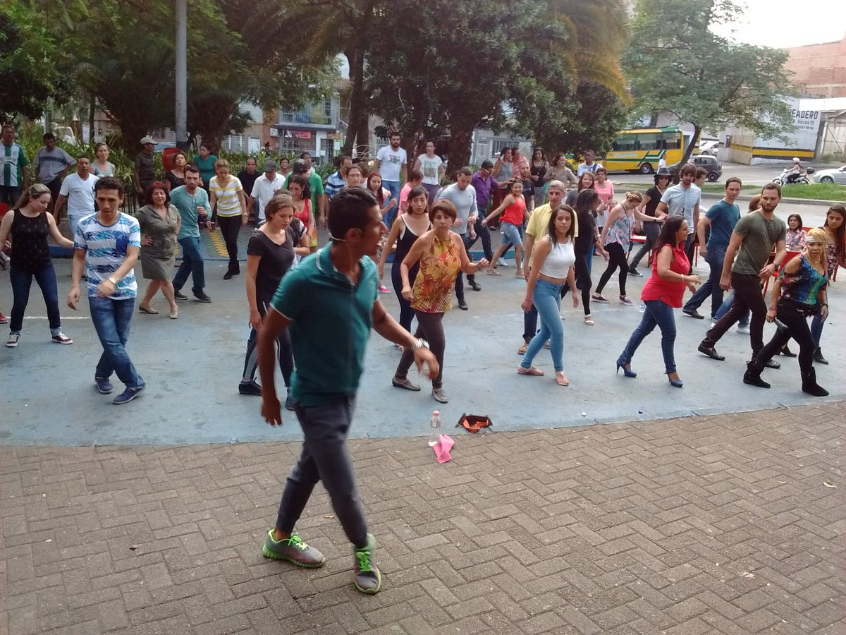 juangotango's tweet photo. Todos los sábados 5pm #ClasesDeSalsa en el @Teatropablot Venga y disfrute el #Centro como nosotros https://t.co/PKBBZRtGMl